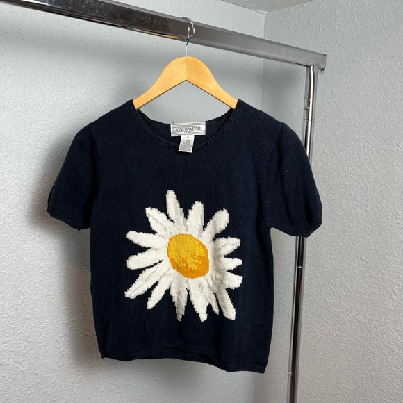 Jones Wear Sport Daisy Womens Tee - Picture 4 of 16